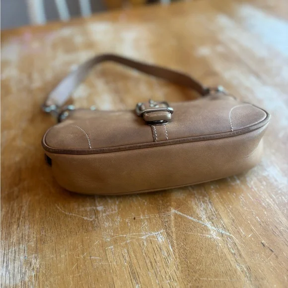 Coach Hamptons 7542 Camel Leather Shoulder Bag - Picture 6 of 15